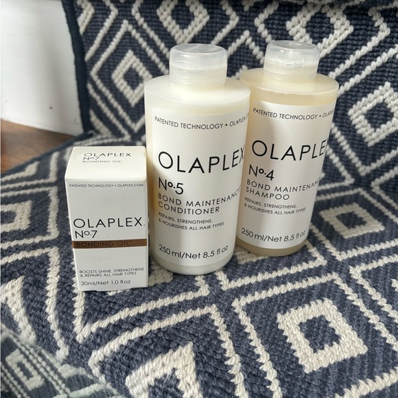 OLAPLEX Other - Olaplex No.4 Bond Maintenance Shampoo & No. 5 Conditioner 250 ml & no. 7 oil.